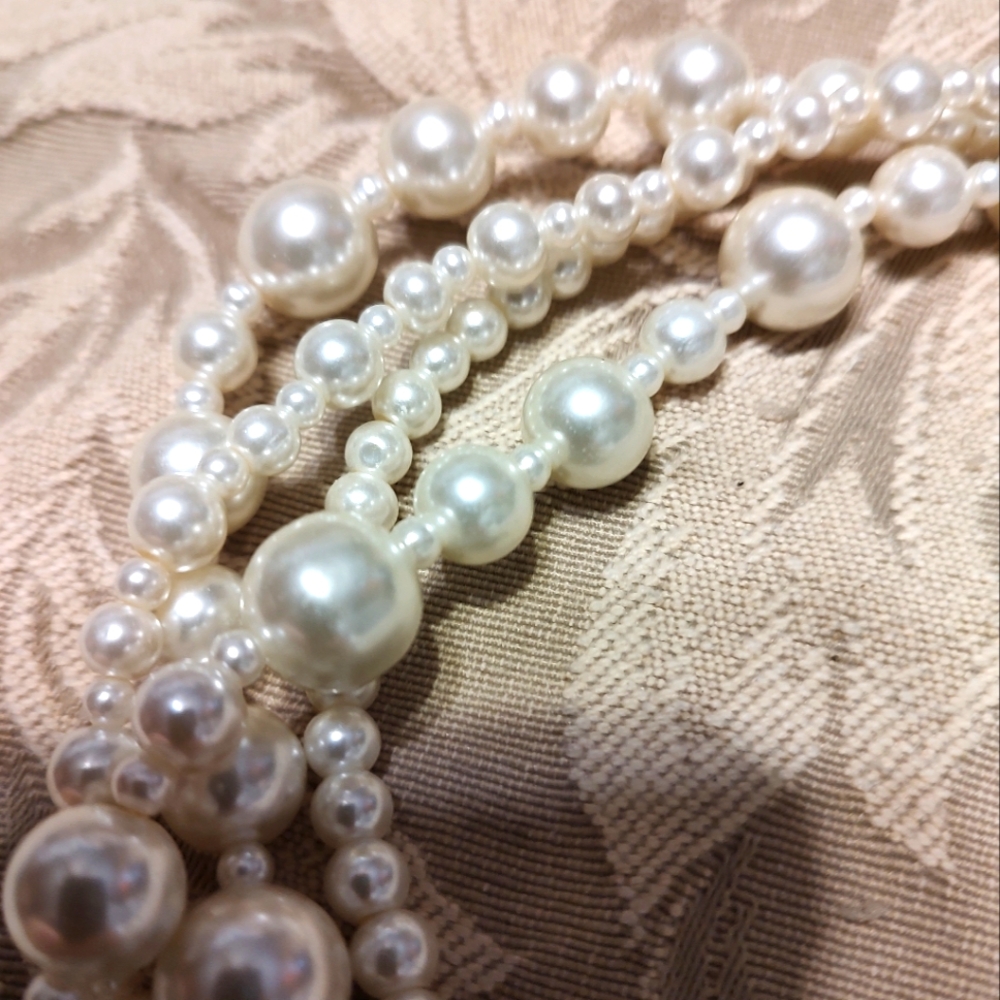 🩷🤍🩷 Luscious Vintage Multi-Strand Dimensional Pearl & Pink Ribbon Necklace - Picture 7 of 11
